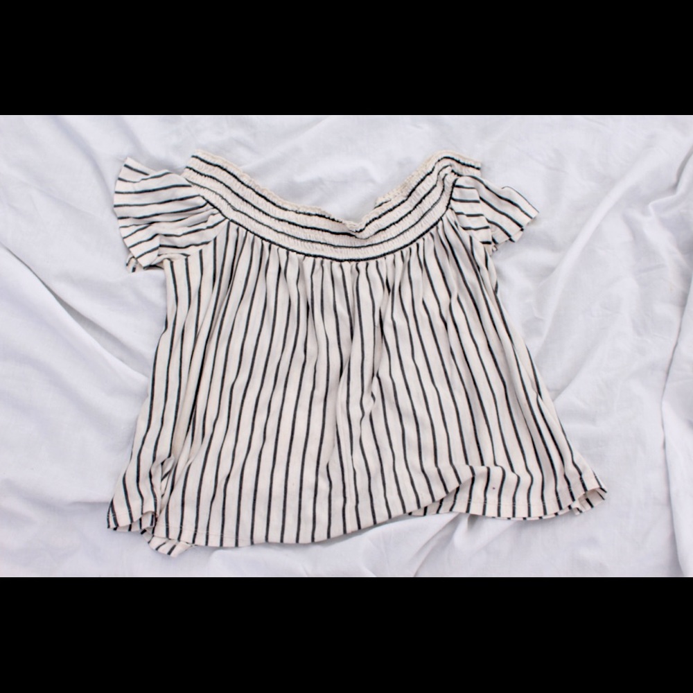 AEO cold shoulder top